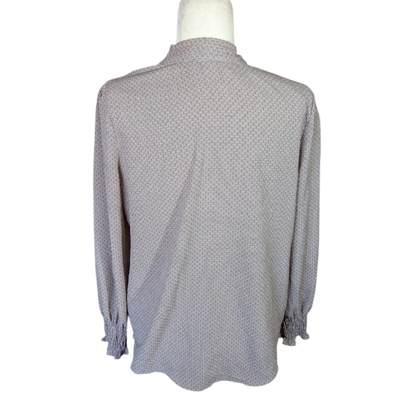 Adrianna Papell Taupe  Moroccan Tile Print Surplice Top Smocked Cuffs Chic sz S - Picture 7 of 10